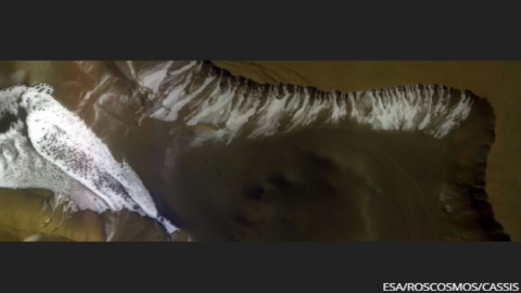 Un cráter helado en el confín del hemisferio sur de Marte Un cráter helado en el confín del hemisferio sur de Marte