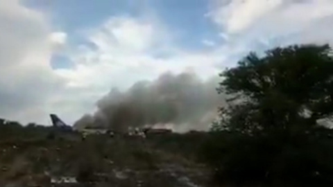 Un avión se estrella poco después de despegar desde Durango (México) Un avión se estrella poco después de despegar desde Durango (México)