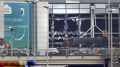 Numerosos destrozos en el aeropuerto de Bruselas tras las explosiones.- REUTERS