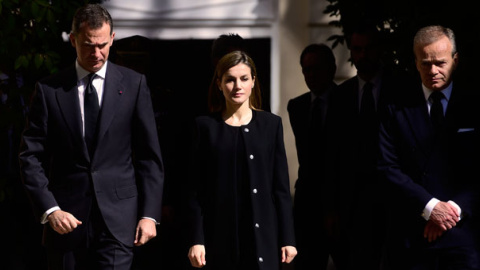 Los reyes dieron el pésame al embajador belga en España en su residencia. AFP/PIERRE-PHILIPPE MARCOU Los reyes dieron el pésame al embajador belga en España en su residencia. AFP/PIERRE-PHILIPPE MARCOU