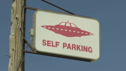 Fanáticos de los ovnis peregrinan al Área 51 Fanáticos de los ovnis peregrinan al Área 51