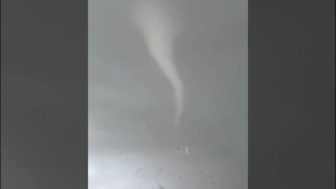 Un tornado y varias mangas marinas sorprenden en Alicante Un tornado y varias mangas marinas sorprenden en Alicante