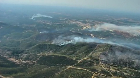 Sigue activo el incendio forestal en Nerva, Huelva Sigue activo el incendio forestal en Nerva, Huelva
