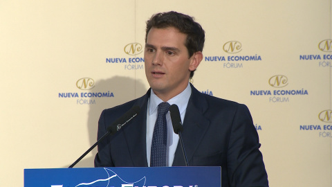 Rivera pide a Sánchez y a Casado no remar "en otra dirección" Rivera pide a Sánchez y a Casado no remar "en otra dirección"