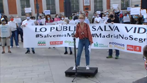 Vecinos se solidarizan con los barrios del sur de Madrid en una protesta ante la Puerta del Sol Vecinos se solidarizan con los barrios del sur de Madrid en una protesta ante la Puerta del Sol