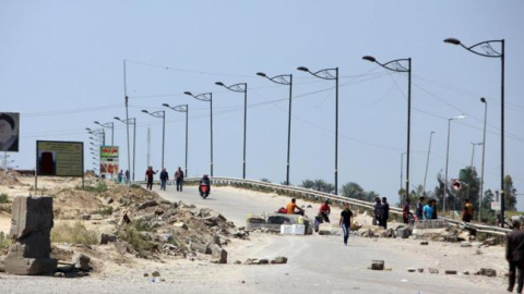 Un checkpoint conjunto del ejército y la policía iraquíes, tras ser atacado por un suicida cerca del puente de Muthana (Bagdad). AFP Un checkpoint conjunto del ejército y la policía iraquíes, tras ser atacado por un suicida cerca del puente de Muthana (Bagdad). AFP