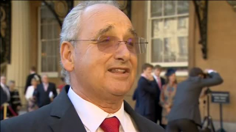 La Reina de Inglaterra entrega la medalla al valor a título póstumo a Ignacio Echeverría La Reina de Inglaterra entrega la medalla al valor a título póstumo a Ignacio Echeverría