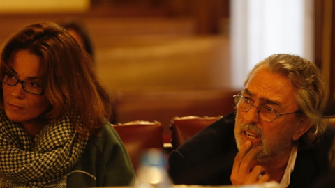 Isabel Magariños y Francisco Correa sentados en el banquillo del juicio por los contratos de la Generalitat con la trama Gürtel por su expositor en la feria de turismo Fitur de Madrid. EFE/Juan Carlos Cárdenas Isabel Magariños y Francisco Correa sentados en el banquillo del juicio por los contratos de la Generalitat con la trama Gürtel por su expositor en la feria de turismo Fitur de Madrid. EFE/Juan Carlos Cárdenas