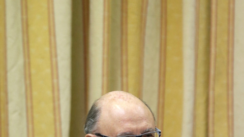 El ministro de Hacienda en funciones, Cristóbal Montoro, en su comparecencia en la Comisión de Hacienda del Congreso. EFE/Javier Lizón El ministro de Hacienda en funciones, Cristóbal Montoro, en su comparecencia en la Comisión de Hacienda del Congreso. EFE/Javier Lizón