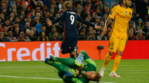 Torres celebra su gol al Barça. Reuters / Albert Gea