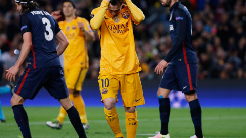 Messi lamenta una ocasión ante el Atlético. Reuters / Sergio Pérez