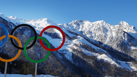 Los aros olímpicos en las montañas donde se disputaron los Juegos de Invierno de Sochi 2014. Los aros olímpicos en las montañas donde se disputaron los Juegos de Invierno de Sochi 2014.