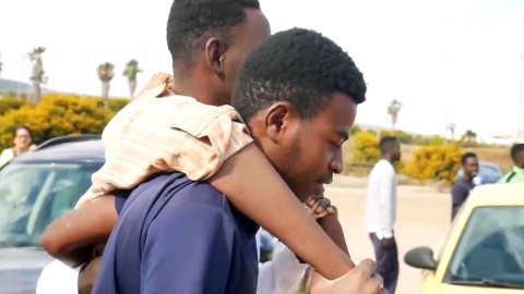 Decenas de personas saltan la valla de Melilla en el primer intento desde el final de la crisis con Marruecos Decenas de personas saltan la valla de Melilla en el primer intento desde el final de la crisis con Marruecos