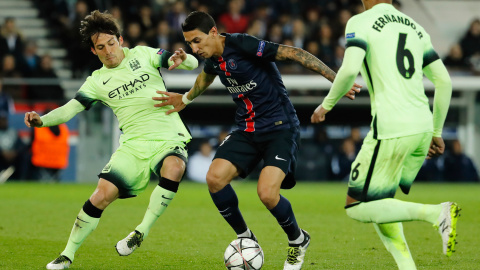 El jugador del Manchester City David Silva pelea por el balón con Ángel Di María, del PSG. - REUTERS El jugador del Manchester City David Silva pelea por el balón con Ángel Di María, del PSG. - REUTERS