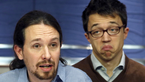 El líder de Podemos, Pablo Iglesias, junto al número dos, íñigo Errejón, durante la rueda de prensa que han ofrecido en el Congreso. EFE/Javier Lizón El líder de Podemos, Pablo Iglesias, junto al número dos, íñigo Errejón, durante la rueda de prensa que han ofrecido en el Congreso. EFE/Javier Lizón