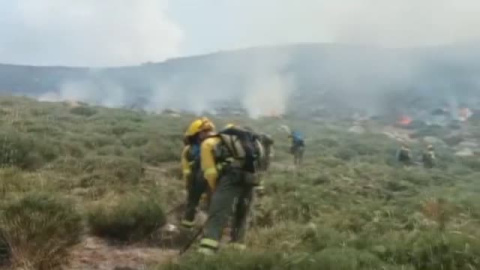 Descontrolado el incendio de Candelario, en Salamanca, que devora la Sierra de Béjar Descontrolado el incendio de Candelario, en Salamanca, que devora la Sierra de Béjar