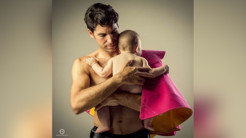 La imagen más emotiva de Cayetano Rivera con su hijo La imagen más emotiva de Cayetano Rivera con su hijo