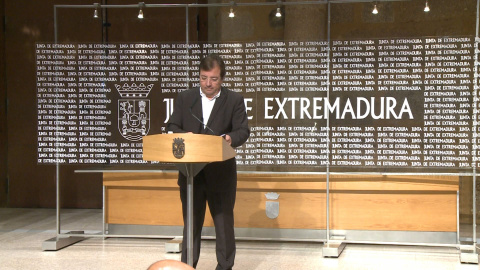 Fernández Vara en rueda de prensa Fernández Vara en rueda de prensa