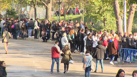 Miles de jóvenes acuden al casting de Operación Triunfo en Madrid Miles de jóvenes acuden al casting de Operación Triunfo en Madrid