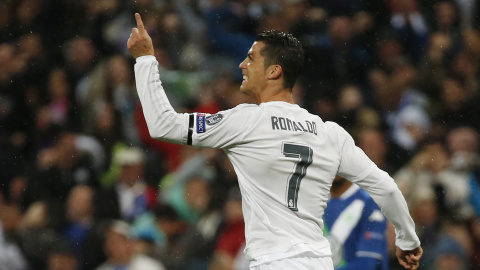 Cristiano celebra uno de los dos goles que ha marcado contra el Wolfsburgo. /REUTERS Cristiano celebra uno de los dos goles que ha marcado contra el Wolfsburgo. /REUTERS