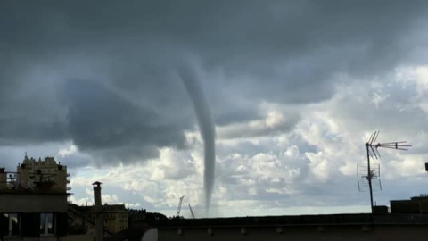 Impresionantes imágenes de un tornado marino en Génova Impresionantes imágenes de un tornado marino en Génova