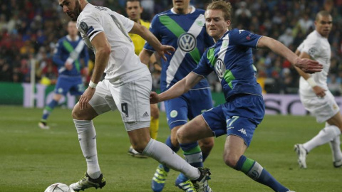 Benzema, durante el partido de vuelta contra el Wolfsburgo. EFE/J. J. Guillén Benzema, durante el partido de vuelta contra el Wolfsburgo. EFE/J. J. Guillén