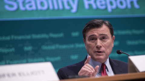 El director del Departamento de Asuntos Monetarios del FMI, el español José Viñals, pronuncia un discurso durante la presentación del informe "Estabilidad Financiera Global" en la sede del Banco Mundial en Washington (Estados Unidos). EFE/S El director del Departamento de Asuntos Monetarios del FMI, el español José Viñals, pronuncia un discurso durante la presentación del informe "Estabilidad Financiera Global" en la sede del Banco Mundial en Washington (Estados Unidos). EFE/S