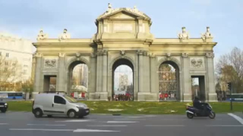 Un `Cupido´ en Madrid que enamora con sus corazones Un `Cupido´ en Madrid que enamora con sus corazones