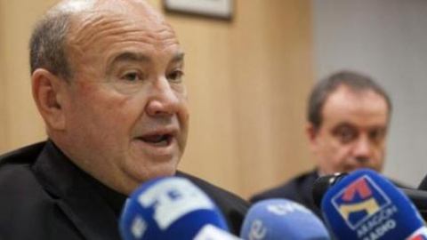 La notaria supuestamente espiada fue cesada por Vicente Jiménez poco después del cese de Manuel Ureña. La notaria supuestamente espiada fue cesada por Vicente Jiménez poco después del cese de Manuel Ureña.