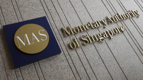 El logo de la Autoridad Monetaria de Singapur (el banco central de la ciudad) en su sede. REUTERS/Edgar Su El logo de la Autoridad Monetaria de Singapur (el banco central de la ciudad) en su sede. REUTERS/Edgar Su