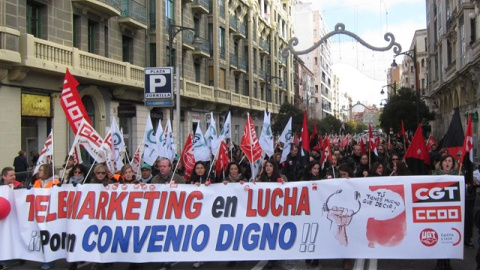 Manifestación en Valladolid de los trabajadores de 'contact center', en el día de su paro general de 24 horas. E.P. Manifestación en Valladolid de los trabajadores de 'contact center', en el día de su paro general de 24 horas. E.P.