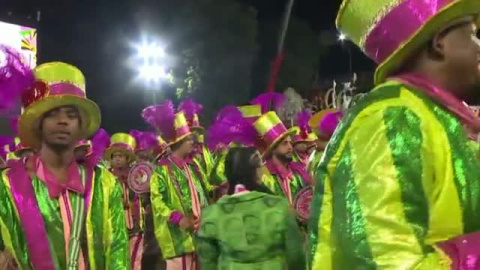 Vuelve el carnaval a Brasil Vuelve el carnaval a Brasil