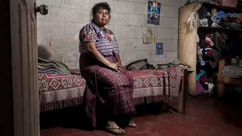 Mariela Mujún, de 40 años, tiene cinco hijos y lleva más de 20 años casada con su esposo. Mariela ha sido víctima de violencia de género por parte de su marido./ GUILLERMO GUTIÉRREZ