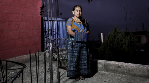 Elvira Carolina Pérez tiene 35 años y es activista en defensa de los derechos de la mujer indígena. Durante su etapa en un colegio de Quetzaltenango, uno de sus compañero la discriminó y humilló públicamente por su identidad indígena tachán