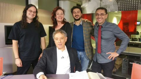 Juan Carlos Monedero, con los participantes en el programa de 'En Clave Tuerka' sobre literatura y compromiso: Juan Carlos Mestre, Antonio Lucas, Cristina Fallarás, y Alberto García Teresa. Juan Carlos Monedero, con los participantes en el programa de 'En Clave Tuerka' sobre literatura y compromiso: Juan Carlos Mestre, Antonio Lucas, Cristina Fallarás, y Alberto García Teresa.