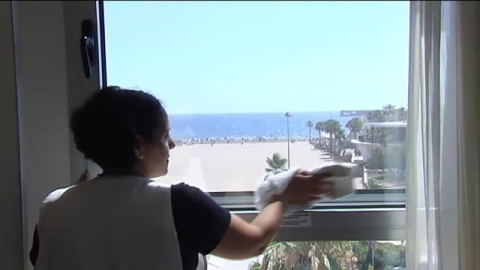 La tasa de paro baja del 15% por primera vez desde 2008 La tasa de paro baja del 15% por primera vez desde 2008