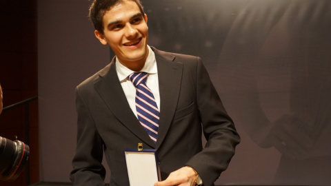 Hortelano posa hace unos días con la medalla de oro de la Real Orden al Mérito Deportivo. Hortelano posa hace unos días con la medalla de oro de la Real Orden al Mérito Deportivo.