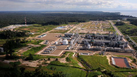Vista del proyecto de gas natural licuado Tangguh en Indonesia Vista del proyecto de gas natural licuado Tangguh en Indonesia