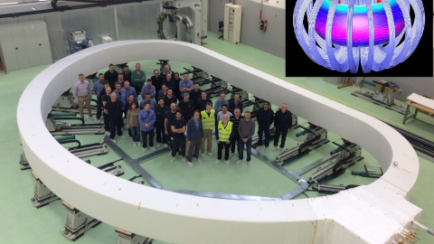 El primero de los 18 gigantescos imanes toroidales que confinarán el plasma en el corazón del ITER durante su fabricación en Italia.- ITER ORGANIZATION El primero de los 18 gigantescos imanes toroidales que confinarán el plasma en el corazón del ITER durante su fabricación en Italia.- ITER ORGANIZATION