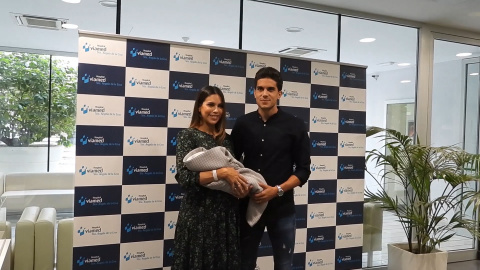 Melissa Jiménez y Marc Bartra vuelven a casa con su tercer hijo Melissa Jiménez y Marc Bartra vuelven a casa con su tercer hijo