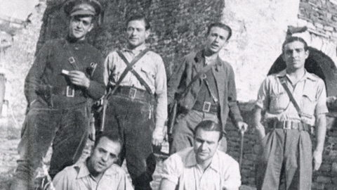 Imagen de un grupo de oficiales de la 43 División, en la que se integró el ‘batallón de la pluma’ tras la militarización de las milicias. Imagen de un grupo de oficiales de la 43 División, en la que se integró el ‘batallón de la pluma’ tras la militarización de las milicias.