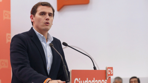 El presidente de Ciudadanos, Albert Rivera, durante la rueda de prensa que ha ofrecido tras la reunión de la Ejecutiva Nacional del partido. EFE/Ángel Díaz