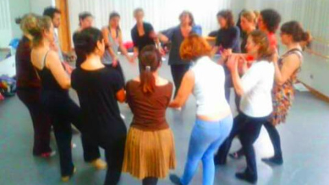 Taller de danza interior en la AECC.