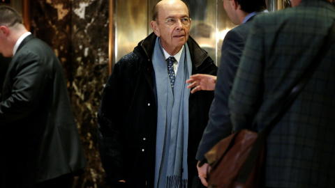 El inversor multimillonario Wilbur Ross en la  Trump Tower para reunirse con el presidente electo de EEUU Donald Trump. REUTERS/Mike Segar