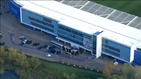 La afición del Leicester se vuelca con su equipo tras la tragedia La afición del Leicester se vuelca con su equipo tras la tragedia