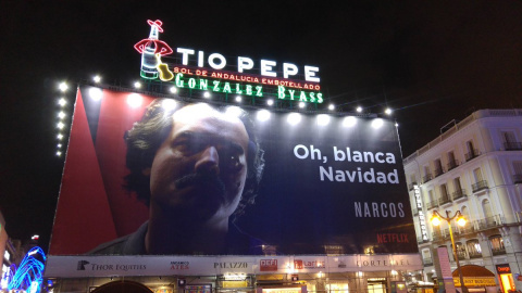 Cartel de 'Narcos' en la puerta del Sol de Madrid. TWITTER Cartel de 'Narcos' en la puerta del Sol de Madrid. TWITTER