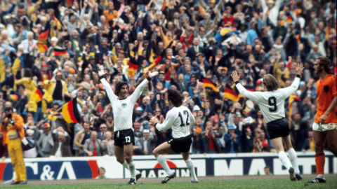 Gerd Muller celebra un gol en la final del Mundial de 1974.