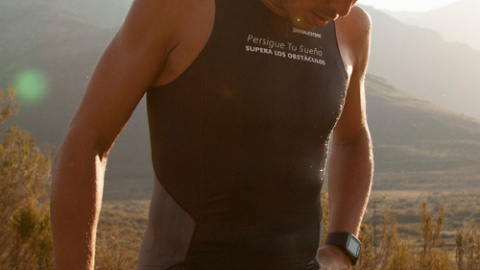 Javi Gómez Noya durante una sesión de fotos. /BRIDGESTONE