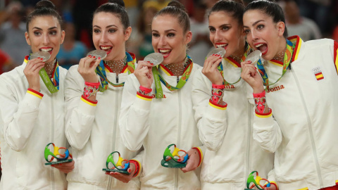 Alejandra Quereda junto al resto de componentes del equipo español de gimnasia rítmica.