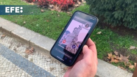Las estatuas de Lisboa se ponen al teléfono y explican su historia Las estatuas de Lisboa se ponen al teléfono y explican su historia